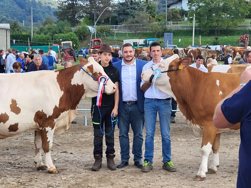 Campionessa e refìgina della Fiera a sin, a dx la sua riserva
