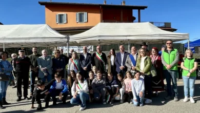 Foto di gruppo con autorità